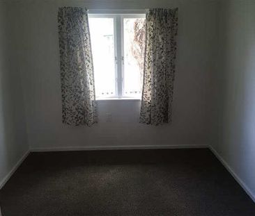 Lovely, redecorated three bedroom home in popular Hillcrest with la... - Photo 4