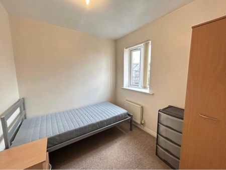 2 Bed Flat, New Road, NG7 - Photo 4