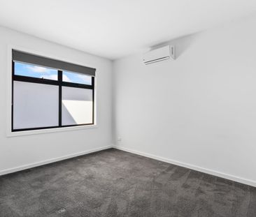 A Welcoming Home with Everyday Convenience - Photo 4