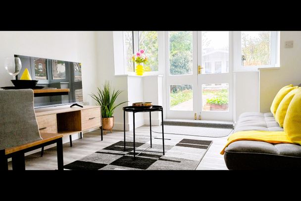 4 Bed Semi-Detached House, Reginald Street, LU2 - Photo 1