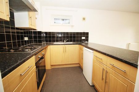 Ground floor flat to rent - Photo 5