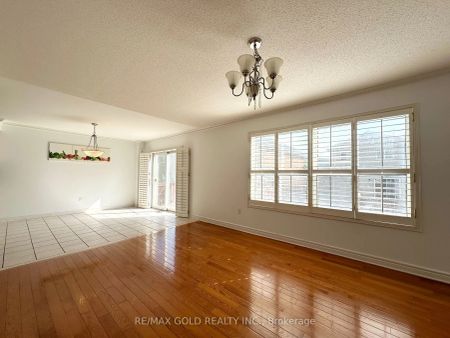 Detached Home For Lease | W9053645 - Photo 4