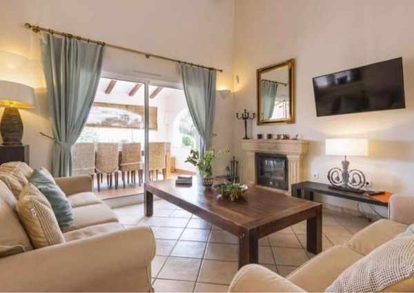 WINTER RENTAL. Spacious renovated villa with pool and 5 bedrooms for rent in Javea