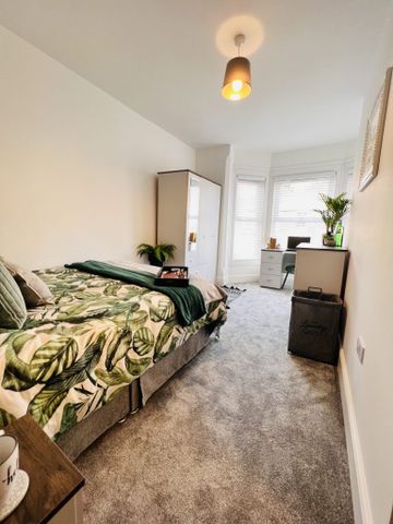 BEDROOM 4 – LARGE DOUBLE - Photo 4