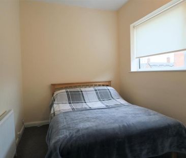 3 bedroom apartment to rent - Photo 4
