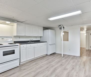 For Lease - 98 Uxbridge Avenue, Toronto, Ontario - Photo 6