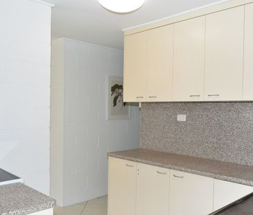 Low maintenance duplex living at his best! - Photo 6