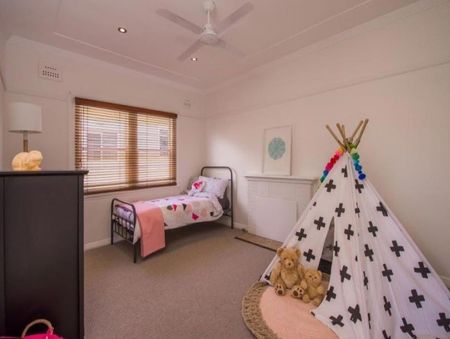 Charming Family Home in Prime New Lambton Location - Photo 3