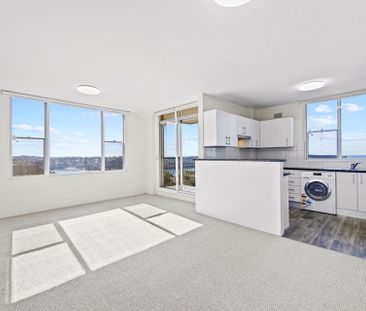 Light-Filled Apartment with Spectacular Harbour Views ** Available ... - Photo 3