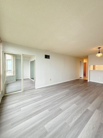 For Lease - 309 Major Mackenzie Drive Unit# 807, Richmond Hill, Ontario - Photo 2