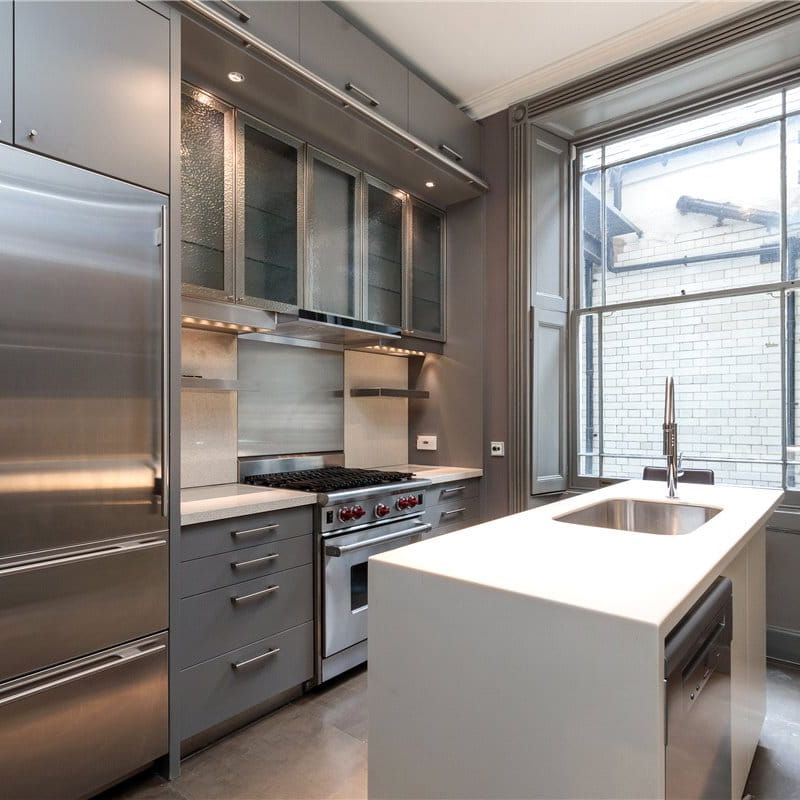 Rare opportunity to rent an entire house located on one of the most sought after squares in Marylebone. This tranquil location offers peace and quiet, while still being just minutes away from the wonderful shops and restaurants of Marylebone. - Photo 1
