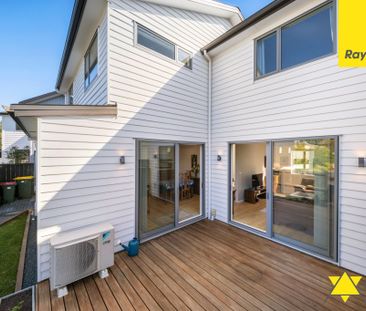 Modern Fully Furnished Family Home in Te Atatu South - Photo 6