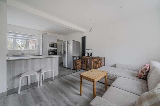 Sunningdale, Berkshire, SL5 - Photo 1