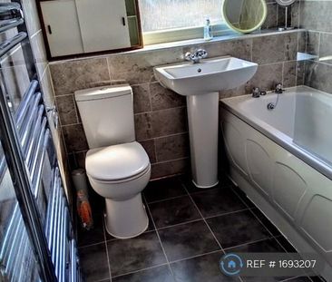 3 bedroom terraced house to rent - Photo 4