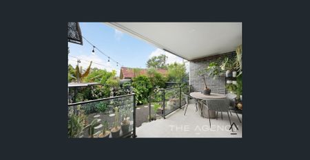 Modern Townhouse in a Boutique Complex - Photo 2