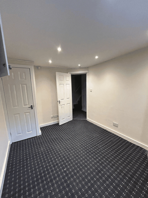 Hudson Grove, Leeds, LS9 - Photo 1