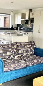 Immaculate fully furnished extra spacious family home situated in quiet subdivision! - Photo 4