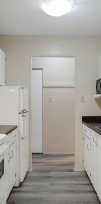 Oakridge House - 1 Bedroom - Available Now - Photo 1