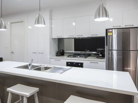 FULLY FURNISHED HOUSE - AVAILABLE FEBRUARY 2026 - Photo 4