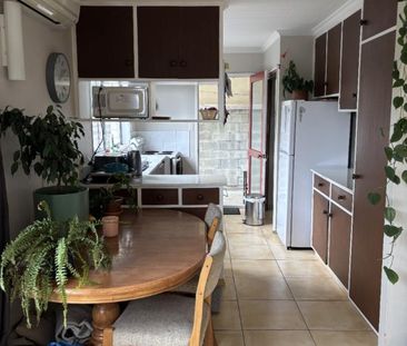 Two bedroom, easy care - Photo 3