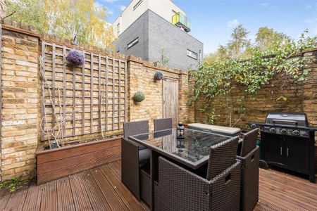 3 bedroom flat to rent - Photo 4