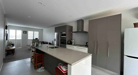 IMMACULATE 3 BEDROOM HOME - Photo 4