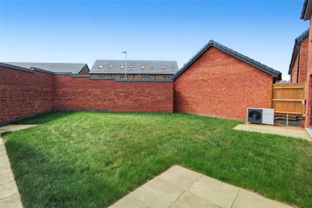 3 bedroom detached house to rent - Photo 2