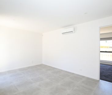 2/111 Willow Bend, Bulleen - Photo 3