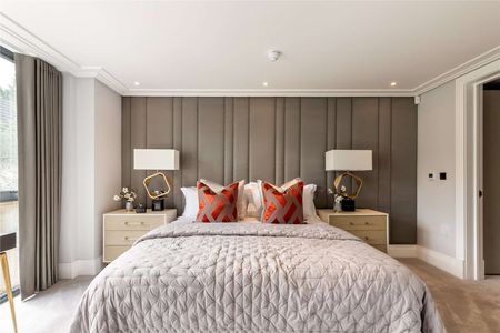 A superb four bedroom family house with a private garden and garage. - Photo 4