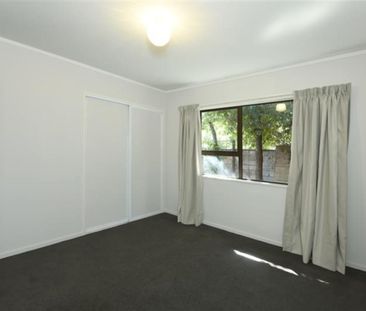 Modern unit close to town and hospital! - Photo 6