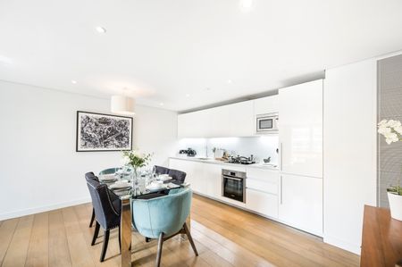 Luxury Three-Bedroom Apartment with Canal Views in Paddington Basin, London W2 - Photo 4