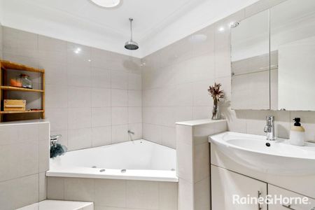 Modern Living - Photo 4