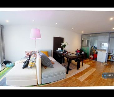 1 bedroom in a flat share to rent - Photo 3