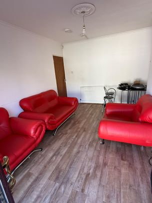 Room in a Shared House, Yew Tree Road, B6 - Photo 1