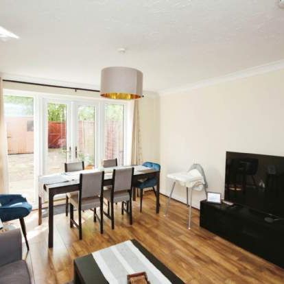 2 bedroom property to rent in Bracknell - Photo 1