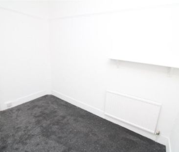 4 bedroom end of terrace house to rent - Photo 5