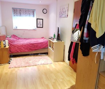 Cosy ALL FEMALE houseshare in lovely Didsbury! Room 4 - Photo 6