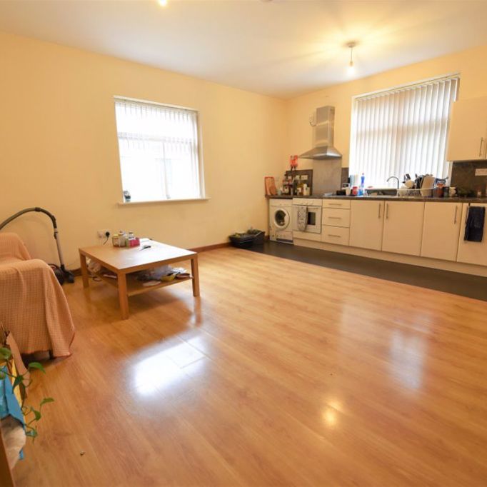 2 bedroom Flat in Low Close Street, Leeds - Photo 1