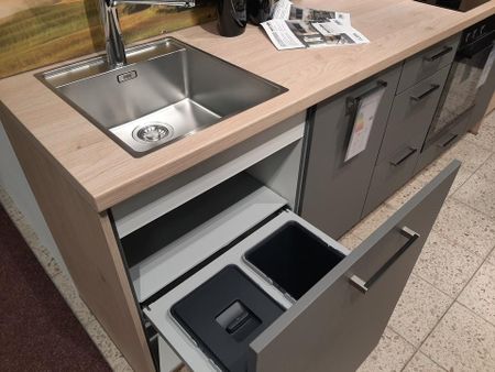 Hochparterre in der Südstadt mit neuer Einbauküche und Südbalkon! - Photo 2