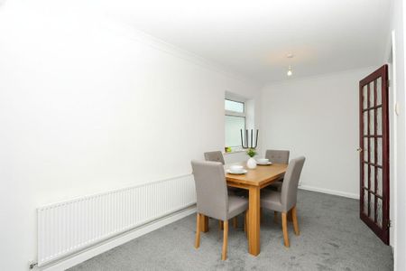 3 bedroom detached house to rent - Photo 2