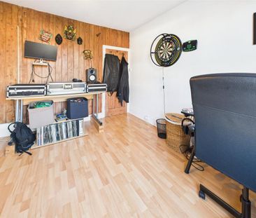 2 bedroom end of terrace house to rent - Photo 6