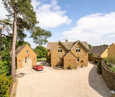 Magnificent family home in the village of Icomb. - Photo 1