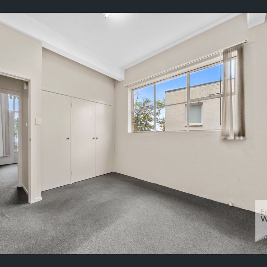 Charming Two Bedroom Apartment in a Prime Location! - Photo 1