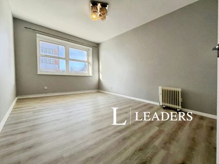 2 bedroom apartment to rent Kingsway, Hove, East Sussex, BN3 - Photo 3