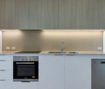 MODERN ONE BEDROOM APARTMENT - Photo 4