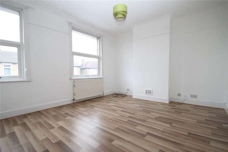 Douglas Road, Hornchurch, Essex, RM11 - Photo 5