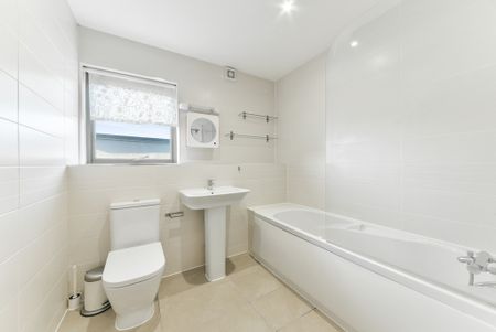 Spur House, SW19, London - Photo 3