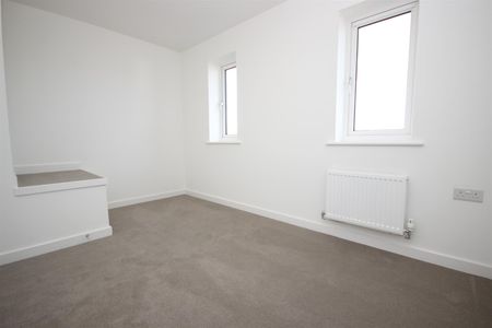 2 bed End of Terrace House for let - Photo 4