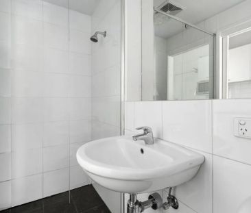 Boutique block with convenience and comfort - Photo 1