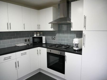 2 bedroom ground floor maisonette to rent - Photo 4